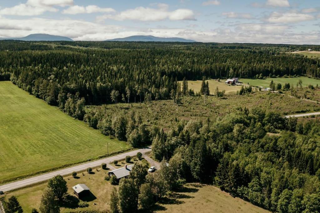 Mysig Stuga Naera Fjaellen Och Storsjoen Hallen 외부 사진